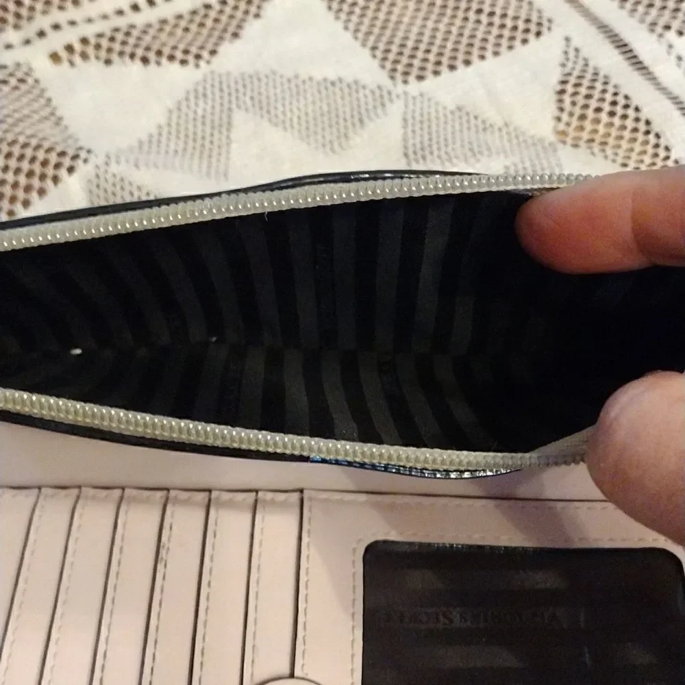 Victoria's secret wallet   - Picture 3 of 7
